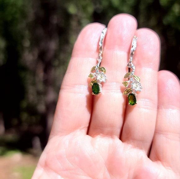 Stunning Chrome Diopside & Peridot sterling floral earrings - Picture 14 of 15
